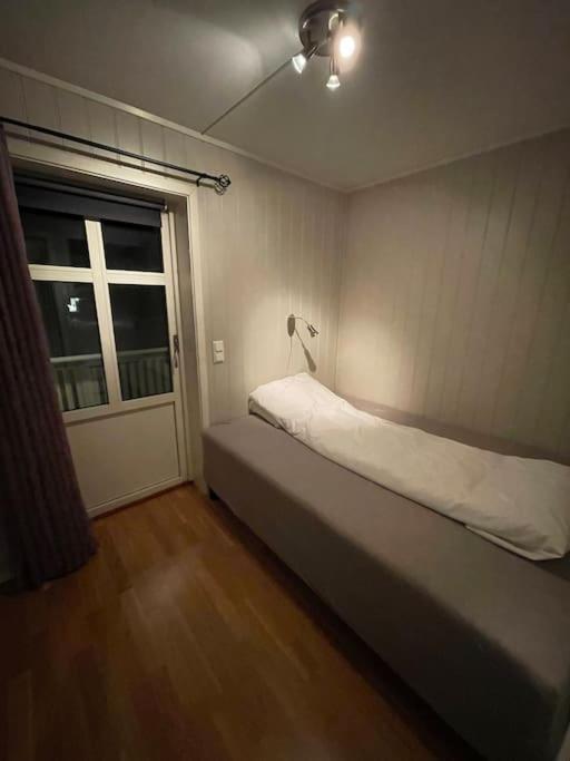 Skjomtind - Modern Apartment With Free Parking ナルヴィク エクステリア 写真