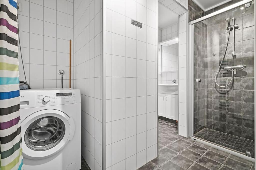 Skjomtind - Modern Apartment With Free Parking ナルヴィク エクステリア 写真