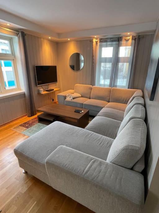 Skjomtind - Modern Apartment With Free Parking ナルヴィク エクステリア 写真