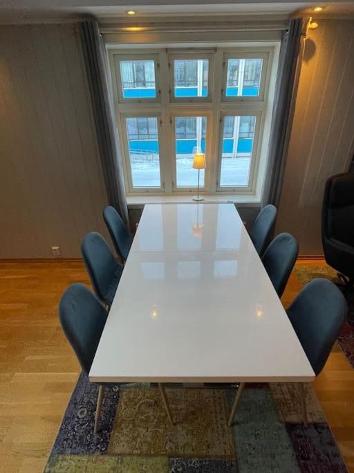 Skjomtind - Modern Apartment With Free Parking ナルヴィク エクステリア 写真